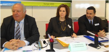 Από αριστερά προς τα δεξιά: κος Εμμανουήλ Αλεξάκης, κα Εύη Χριστοφιλοπούλου, και ο καθηγητής κος Θεόδωρος Καλλιάνος.