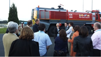 Kurzer Plausch nach dem spontanen „Einsatz“ der Feuerwehr. In der Mitte Athanasios Titonis.