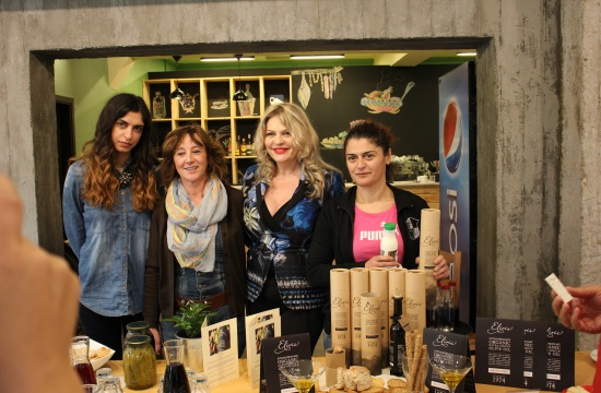 olive_oil_local_379328093