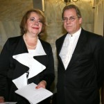 Η αντιπρόεδρος του Ιδρύματος GEORGE BEST COSTACOS Ντόρα Ζιώνγκα με τον Τριπολίτη παραγωγό συναυλιών Τάκη Kόκκορη