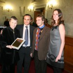 Η Ελένη Αρβελέρ παραλαμβάνει το Βραβείο του Ιδρύματος από τους Ολυμπιονίκες Μαρία Γεωργάτου, Δημοσθένη Ταμπάκο, Γιώργο Τζελίλη.